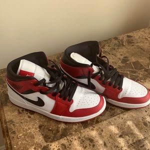 Jordan 1 mid